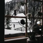 Almwellness-resort Tuffbad Chalet *