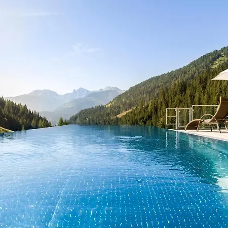 Dağ evi Almwellness-resort Tuffbad Sankt Lorenzen im Lesachtal