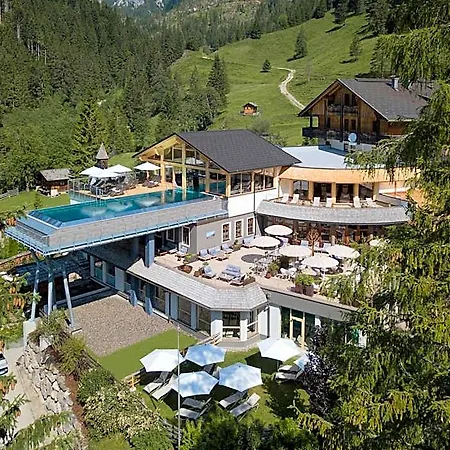 Almwellness-resort Tuffbad Dağ evi *