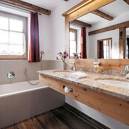 Almwellness-resort Tuffbad Dağ evi Sankt Lorenzen im Lesachtal