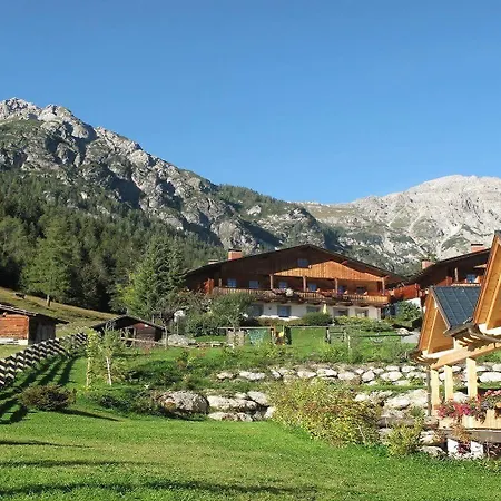 Almwellness-resort Tuffbad Dağ evi Sankt Lorenzen im Lesachtal