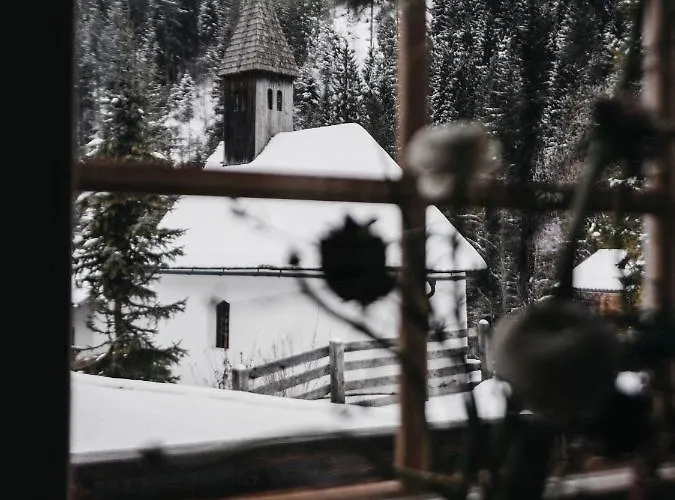 Almwellness-resort Tuffbad 木屋 *